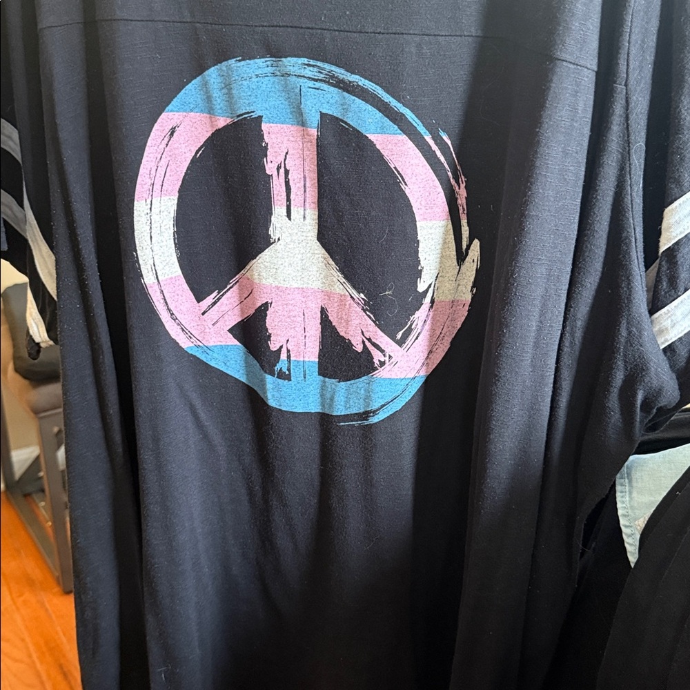Torrid tee. Super cute peace sign. Sz 6 NWOT - Picture 2 of 7